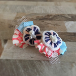 白パールとポップな刺繍ピアス 冬ver.