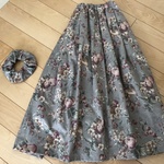 【芦屋店】フルーツ＆花柄スカート（薄モスグリーン）お揃い柄シュシュ付き