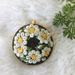 ご注文品 刺繍ブローチ3.5 ローマンカモミール