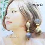 No.B082 お洒落∗︎*ﾟマーブルグレー×ホワイトのアシンメトリーピアス / イヤリング
