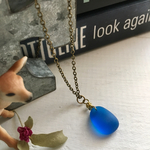 海色なシーグラスのネックレス(コバルトブルー）