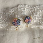 小さな春のお花畑 刺繍イヤリング