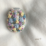 Rose and florets 刺繍ブローチ（バチカン付）☆