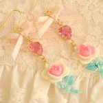 Vintageフラワーカボションとハートクリスタルのピアス☆（PinK）