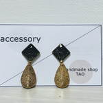 ゴールド輝くピアス