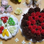 「kaさまオーダー品♪」yumiko**フェルト☆真っ赤なイチゴの生チョコホールケーキとおままごとサイズのバラエティケーキ♪