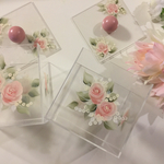 送料込み 薔薇のスクエア蓋つきアクリルクリアボックス 可愛いツマミ トールペイント メイクバラ
