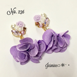 紫ビジュー×フラワータッセルのゆらふわピアス♡
