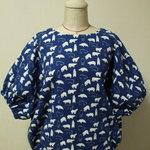 【セール品】前後どちらでも着用ＯＫ！ドルマンスリーブチュニック M~LLサイズ 青地×しろくま柄 ダブルガーゼ素材
