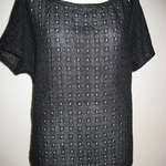 黒レースのオーバーブラウス