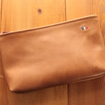 1253　牛革のマチありポーチ　サンドブラウン