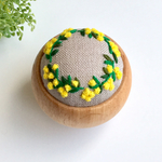 ピンクッション  ミモザの刺繍