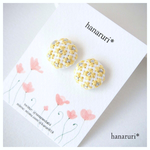 お花の刺繍イヤリング《クリーム色》