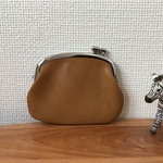 きつね色レザーのペタンコてのひらがま