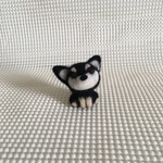 羊毛フエルト　チワワ　ちびちびﾌﾞﾗｯｸﾀﾝ
