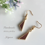 ブラウントライアングルのピアス