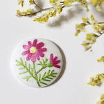 コスモス　刺繍ブローチ