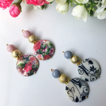 ☆春カラー 花柄シェルの華やかイヤリング☆