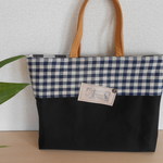 *Pa*持ち手ブタ革・濃紺デニムのトートバッグ。