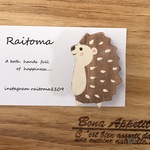 木のハリネズミブローチ