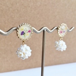 小花が彩る淡水パールピアス/イヤリング