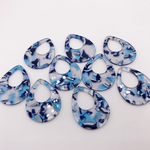 送料無料 10個 アクリルパーツ 抜き雫 花柄 28x36mm 1穴   as206