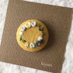 刺繍ブローチ