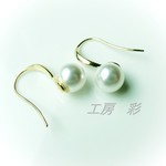 ホワイトパールのシンプルピアス（ゴールドヴァージョン）