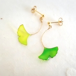 銀杏のシンプルピアス・春色
