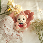 ピンクいちごくまさん 羊毛フェルトドール