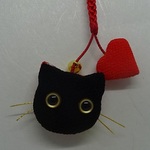 ちりめん根付け　ねこ  (黒猫&ハート) 