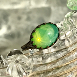 感謝価格　早い者勝ち メロウグリーンのvintageガラス ring（フリーサイズ・金古美）