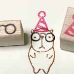 カピバラちゃんのメガネとパーティー帽