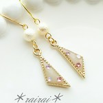 959＊rairai＊【♡ワンコイン♡】スワロドットのトライアングルピアス・イヤリング