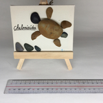 小石を使ったウミガメの飾り物