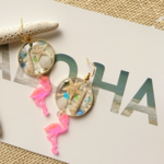 天然シェルとフラミンゴのピアス☆。