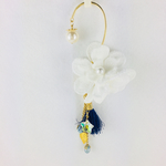 パールと白いお花のイヤーフック