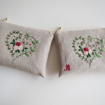 刺繍のフラットポーチ（バラ）