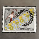 繊維工学博物館・衣装切手ブローチ (ハンガリー)