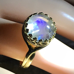 再々・・販・月に照らされたい・・レインボームーンストーンのring（ゴールドカラー）