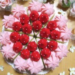 「yyさまオーダー品♪」yumiko**フェルト☆真っ赤ないちごのMILKYホールケーキ(直径約１６㎝）♪