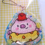 【ぶたさん浮き輪】刺繍ビーズストラップ