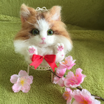 羊毛フェルト猫のブローチ