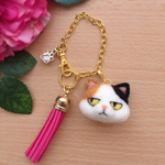 ムスッとにゃんこのバッグチャーム