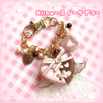 (再販！)ハート♡ラッピングマカロンのバッグチャーム(チョコレート＆ピンク)