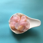 つや消しすりガラス風花びら型のビーズ（アソート/65個）