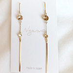 ベージュクリスタルロングスティックピアス／イヤリング