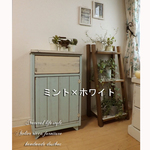 フードコートにあるようなパタ扉のダストボックス