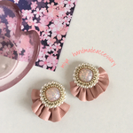 298.春ホワイト（本革）フリンジビーズ刺繍ピアス・イヤリング