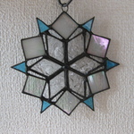 ◆再販　snow  crystal  （雪の結晶）　オーナメント　サンキャッチャー　◆ステンドグラス